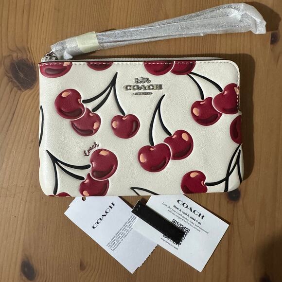 NWT 🍒 Corner Zip Wristlet With Cherry Print - Picture 1 of 13